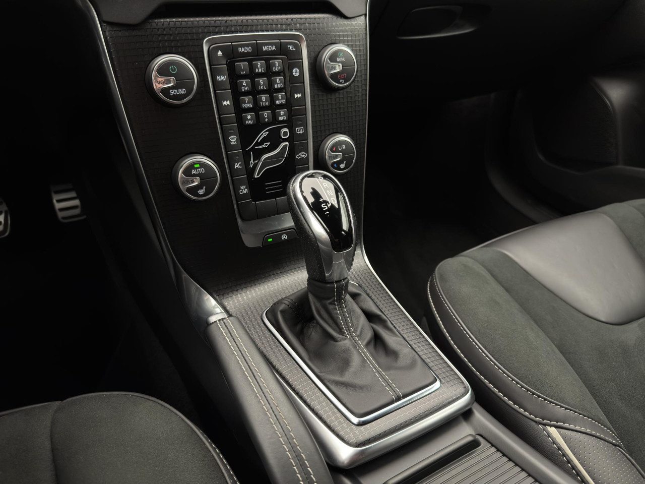 Volvo V40 T3 R-DESIGN AUT