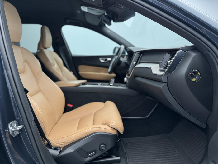 Volvo XC60 B5 AWD INSCRIPTION AUT