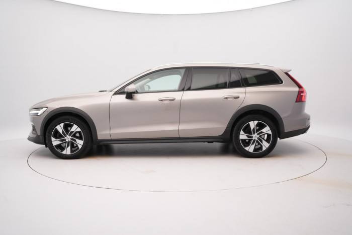 Volvo V60 CC B4 AWD PRO AUT REZERVACE 2.0 CC CC