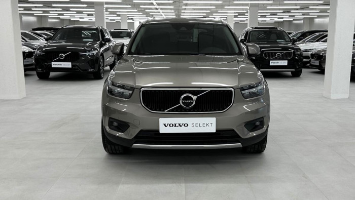 Volvo XC40 B4 AWD MOMENTUM ADVANCED 1.maj 2.0 Momentum