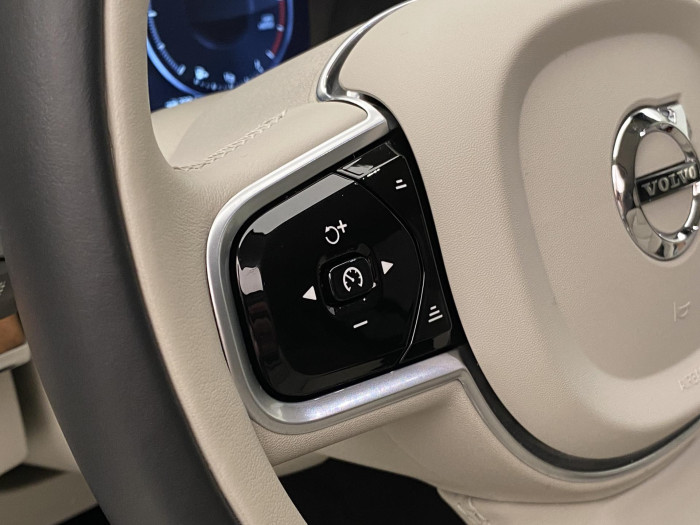 Volvo XC90 B5 AWD INCRIPTION REZERVACE