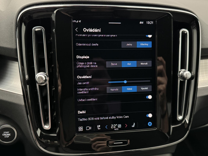 Volvo XC40 B3 PLUS DARK AUT REZERVACE