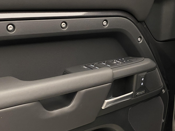 Land Rover Defender 110 D300 X-DYNAMIC HSE AWD AUT 3.0 d Dynamic