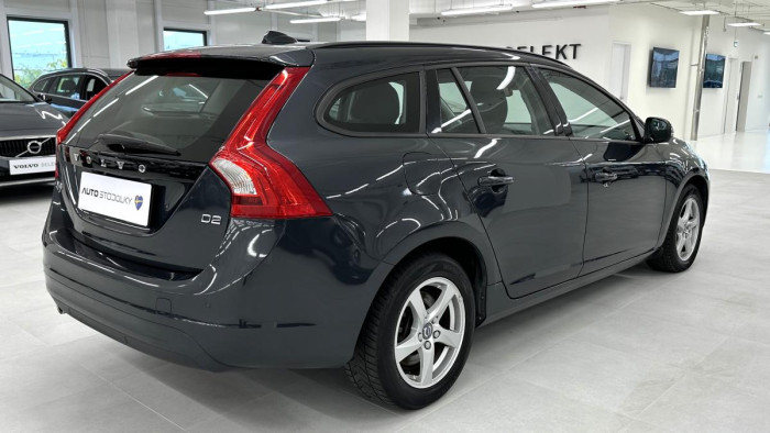 Volvo V60 D2 KINETIC NAVIGACE REZERVACE 2.0 d
