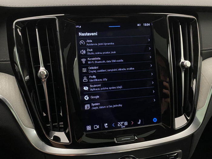 Volvo V60 CC B4 AWD ULTIMATE REZERVACE 2.0 CC CC