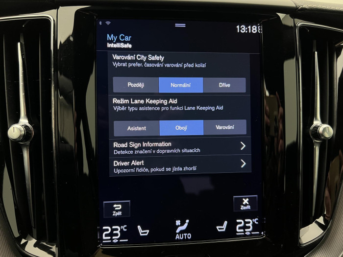 Volvo XC60 B5 AWD R-DESIGN AUT