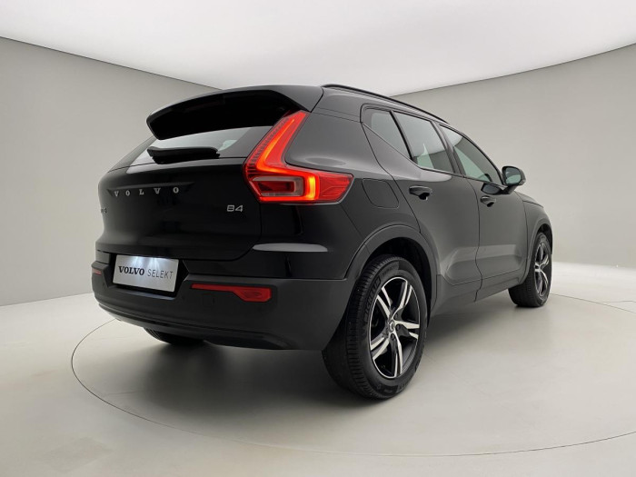 Volvo XC40 B4 R-DESIGN AUT REZERVACE