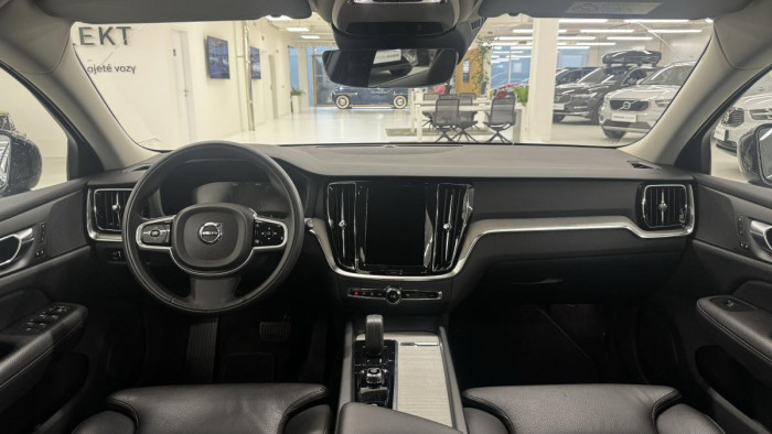 Volvo V60 B4 CROSS COUNTRY REZERVACE