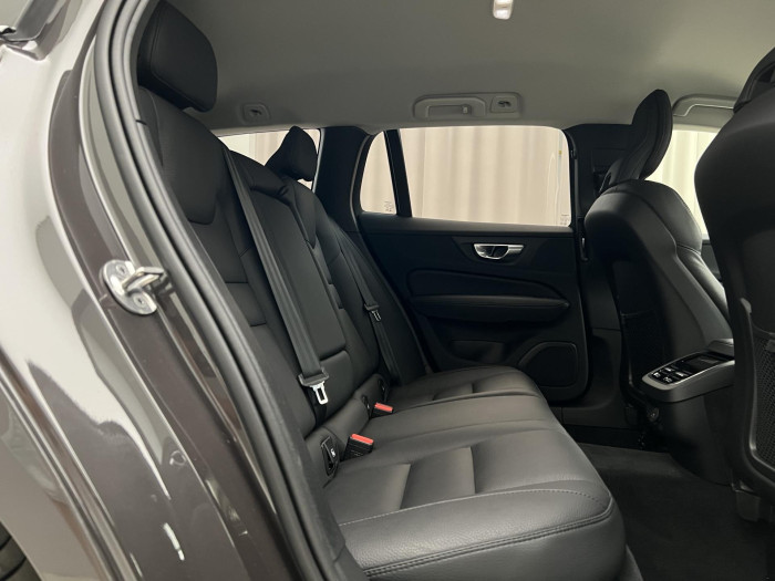 Volvo V60 B4 PLUS DARK AUT 1.maj.