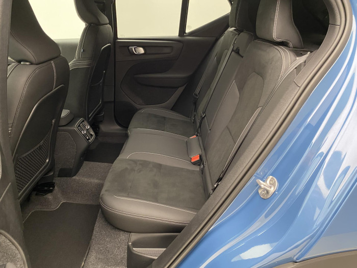 Volvo XC40 B3 DARK ULTRA AUT CZ