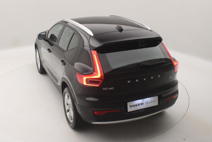 Volvo XC40 B4 AWD MOMENTUM AUT REZERVACE 2.0 Momentum
