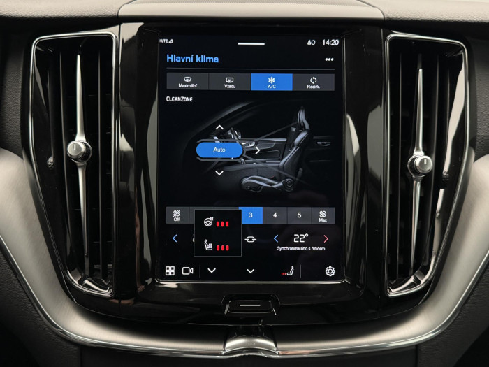 Volvo XC60 B4 AWD CORE CZ 1. maj