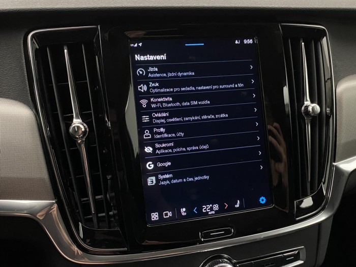 Volvo V90 B4 AWD CORE AUT REZERVACE