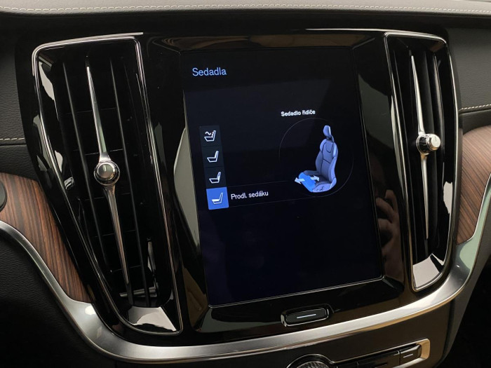 Volvo V60 CC B4 AWD ADVANCED REZERVACE 2.0 CC CC