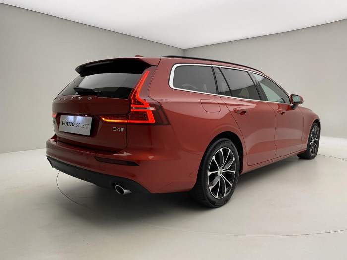 Volvo V60 B4 MOMENTUM AUT REZERVACE 2.0 Momentum