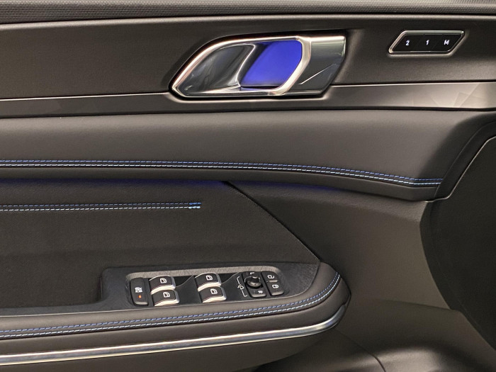 Lynk & Co 01 PHEV DCT AUT 1.maj