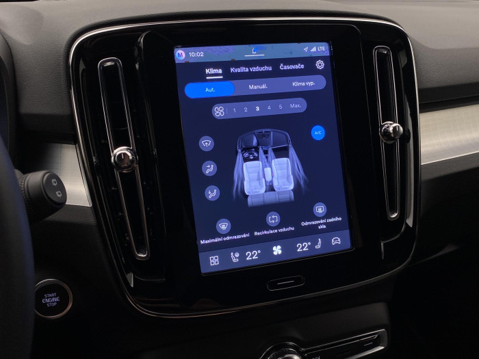 Volvo XC40 B3 DARK PLUS AUT CZ