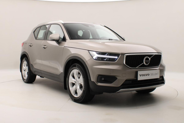 Volvo XC40 B4 MOMENTUM AUT REZERVACE 2.0 Momentum