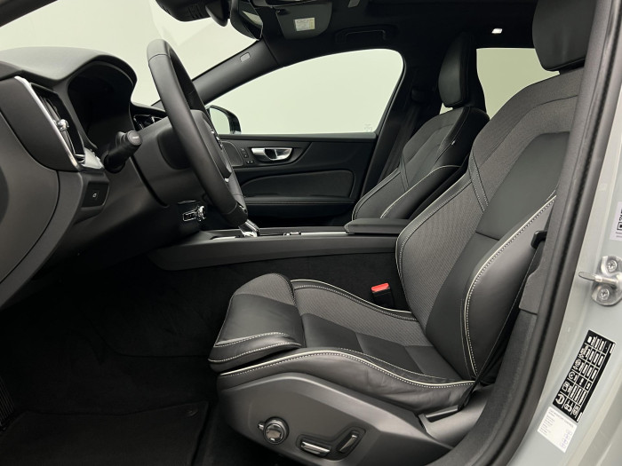 Volvo V60 B4 PLUS DARK AUT 1.maj.