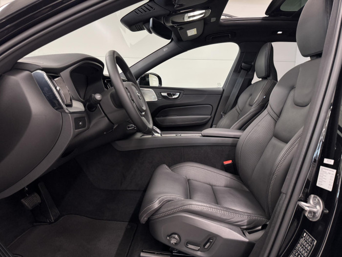 Volvo XC60 B5 AWD ULTIMATE REZERVACE