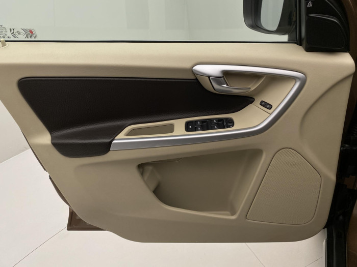 Volvo XC60 D5 AWD SUMMUM AUT CZ 2.4 d Summum