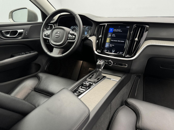 Volvo V60 CC D4 AWD MOMENTUM REZERVACE 2.0 d CC CC Momentum