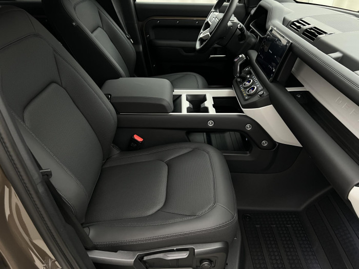 Land Rover Defender 110 D200 S AWD Aut REZERVACE 3.0 d