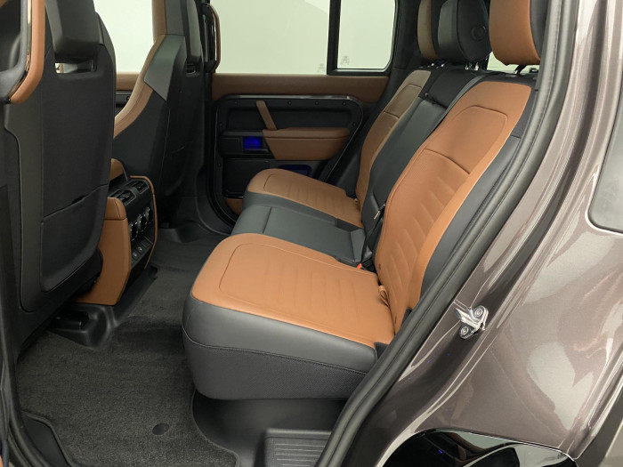 Land Rover Defender P635 OCTA AWD AUT