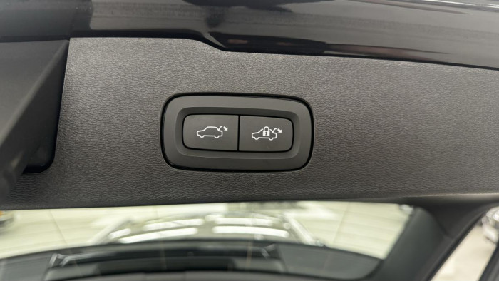 Volvo V60 B4 CROSS COUNTRY REZERVACE
