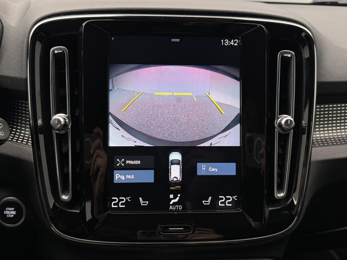 Volvo XC40 T3 R-DESIGN AUT CZ REZERVACE