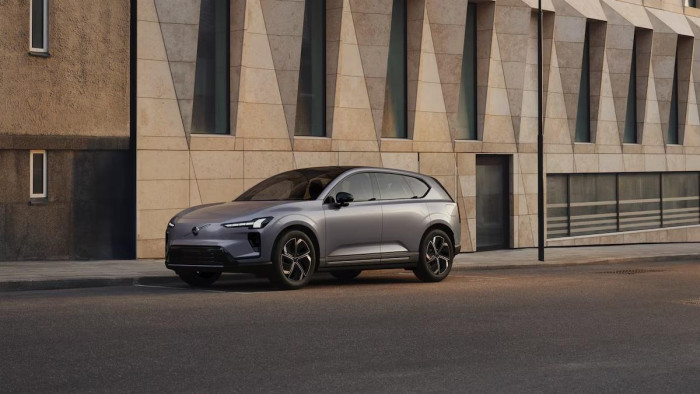 Volvo EX60 PURE ELECTRIC PLUS