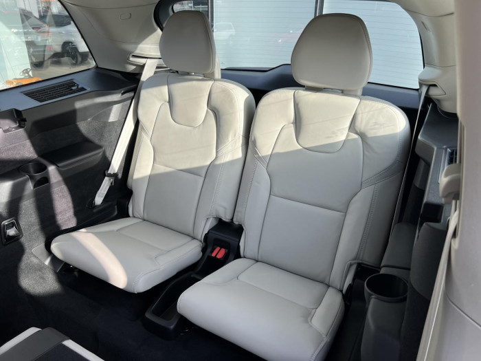 Volvo XC90 T8 AWD ULT. BRIGHT 7MÍSTNÁ Aut