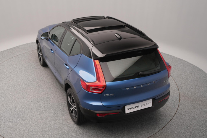 Volvo XC40 T3 R-DESIGN AUT CZ REZERVACE