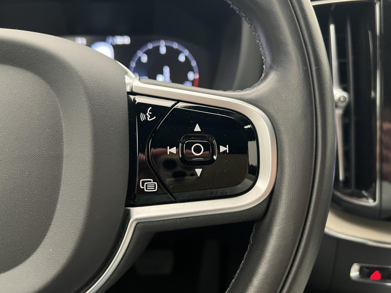 Volvo XC60 B5 AWD INSCRIPTION AUT CZ