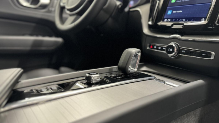 Volvo XC60 B4 PLUS DARK REZERVACE 2.0 Plus
