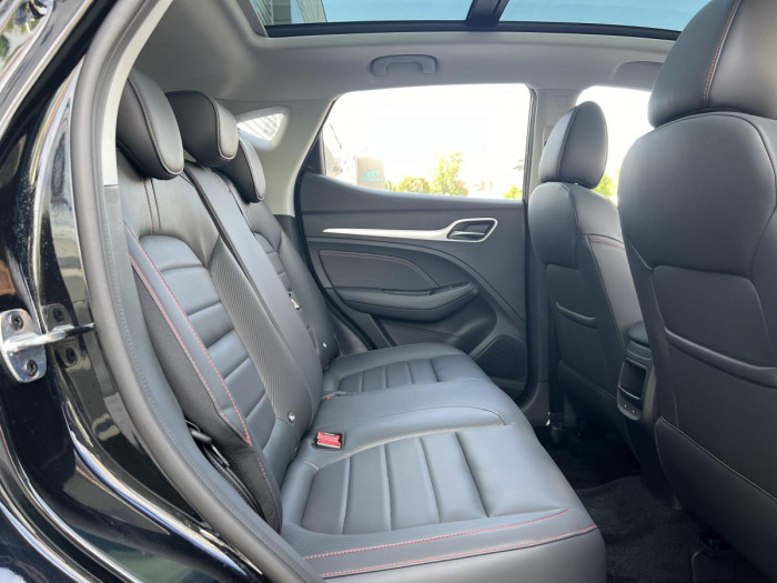 MG ZS ELEGANCE - ZIMNÍ PNEU ZDARMA* 1.0 Elegance