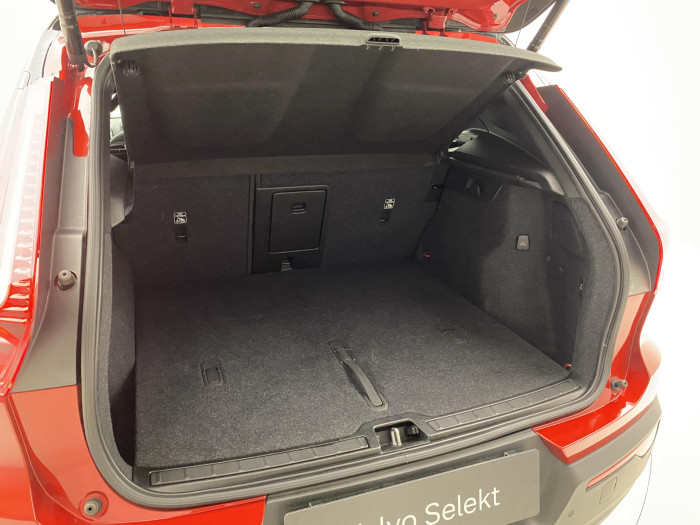 Volvo XC40 B4 AWD R-DESIGN AUT CZ