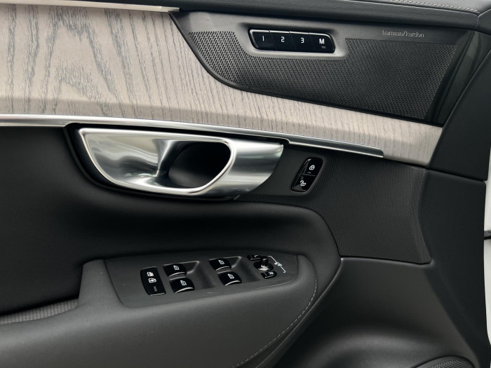 Volvo XC90 T8 AWD RECHARGE PLUS DARK CZ