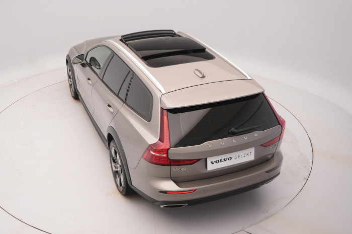 Volvo V60 CC B5 AWD PRO AUT CZ 2.0 CC CC