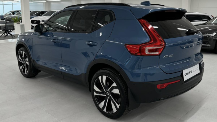 Volvo XC40 B3 ULTIMATE DARK REZERVACE
