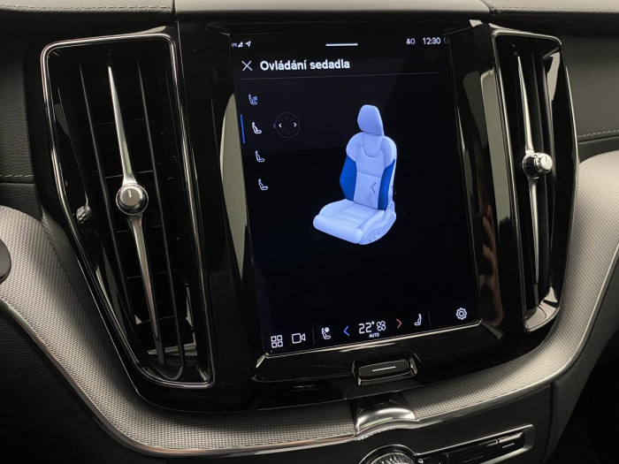 Volvo XC60 T6 AWD RECHARGE REZERVACE