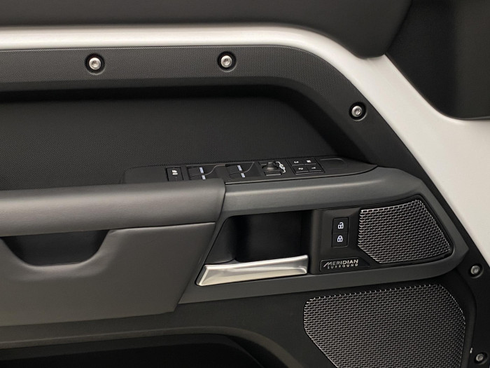 Land Rover Defender 110 D300 X-DYNAMIC HSE AWD AUT 3.0 d Dynamic