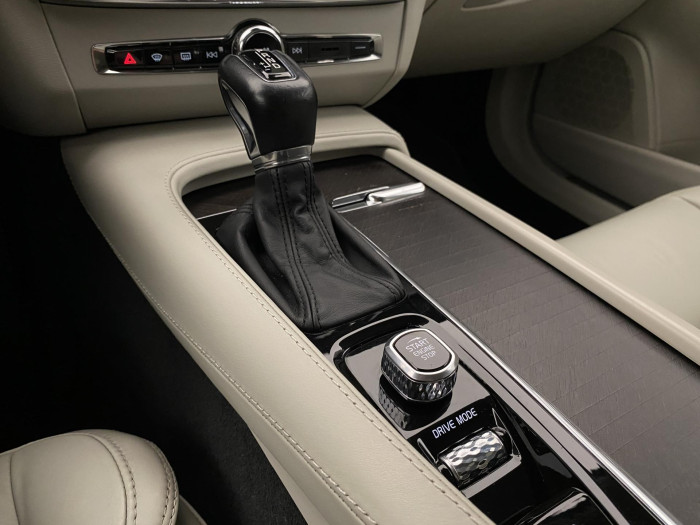 Volvo V90 CC D5 AWD MOMENTUM AUT CZ 2.0 d CC CC Momentum