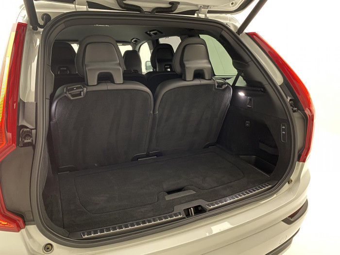 Volvo XC90 B6 AWD R-DESIGN AUT 1.maj 7m