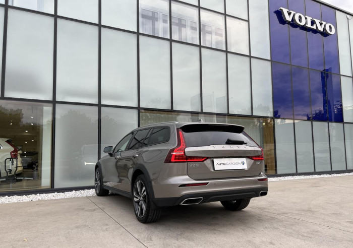 Volvo V60 CROSS COUNTRY B4 AWD Aut 1.maj