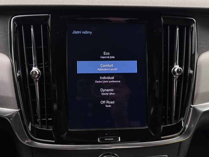 Volvo V90 CC D5 AWD PRO CZ REZERVACE 2.0 d CC CC