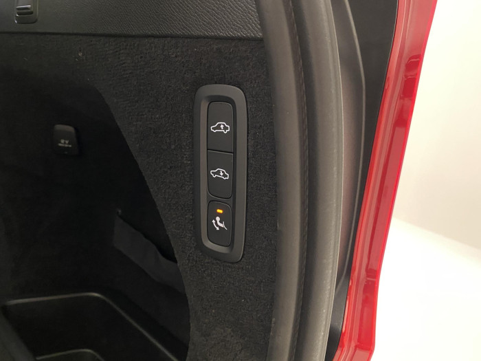 Volvo XC90 T8 AWD RECHARGE DARK REZERVACE