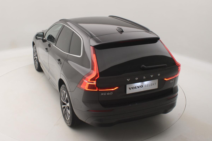 Volvo XC60 B4 MOMENTUM AUT REZERVACE 2.0 Momentum