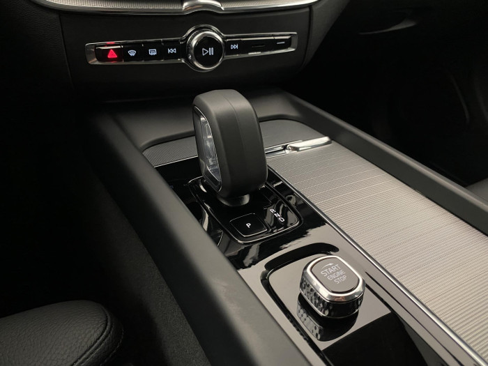 Volvo XC60 B4 AWD PLUS DARK AUT CZ