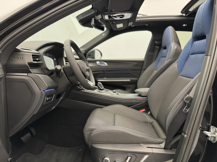 Lynk & Co 01 PHEV DCT AUT 1.maj